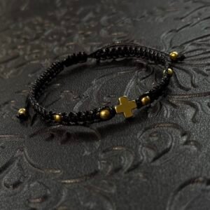 Плетена гривна с кръст Gold